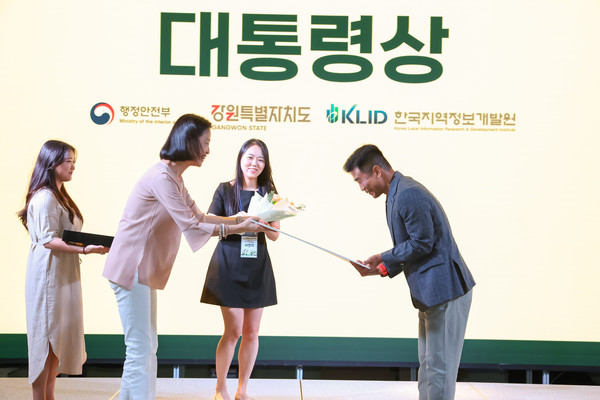 임택빈 도 토지관리과장은 "이번 수상은 디지털 기술을 활용한 문화재 관리의 중요성을 다시 한번 확인한 계기"라며 "앞으로도 지속적인 기술 개발과 혁신을 통해 지역 문화유산을 보호하고 발전시키는 데 최선을 다할 것"이라고 말했다. (사진=충남도)