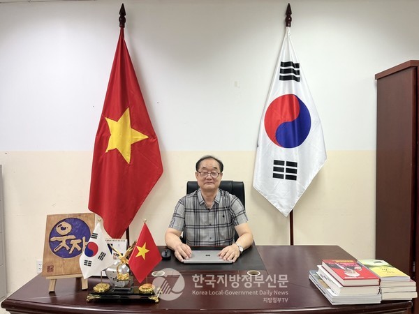 한국군 파병 60주년을 맞아 안경환 응우옌짜이대학교 대외총장(전 조선대학교 교수)과 양국 관계의 과거와 미래에 대해 11일 특별대담을 진행했다(사진=유정 기자)