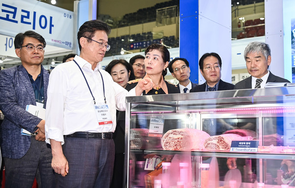 이철우 경상북도지사는 “글로벌 고부가가치 창출의 원동력 바이오산업이 이번 엑스포를 통해 한층 더 발전하는 기회가 되기를 바라며, 바이오 생명 국가산업단지, 경북 바이오‧백신 특화단지 조성 등과 연계해 일자리 창출과 지역경제 활성화에 시너지 효과를 바란다”고 말했다. (사진=경북도)