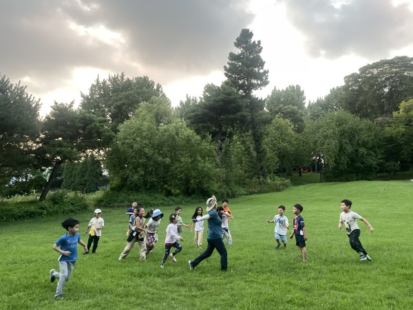 서울시는 광진구 능동 서울어린이대공원에서 2025년 5월 5일부터 18일까지 2주간 세계 최초로 어린이를 위한 정원 페스티벌을 열고, 향후 매년 어린이날에 정례적으로 축제를 개최함으로써 어린이 정원 문화를 선도하는 세계적인 어린이대정원으로 탈바꿈한다. (사진=서울시)
