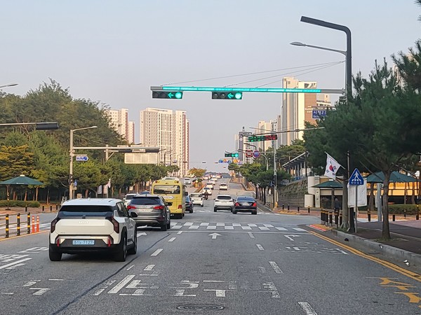 당진시는 10일 충남 최초로 LED 디지털 신호등을 복지타운 사거리, 시청사거리 2개소에 설치·운영한다고 밝혔다. (사진=당진시)