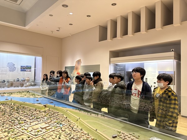 한성백제박물관은 학습성취에 어려움을 보이는 ‘느린 학습자(경계선 지능인)’를 위한 신규 교육 프로그램 를 10월 18일(금)부터 운영한다. (사진=한성백제박물관)