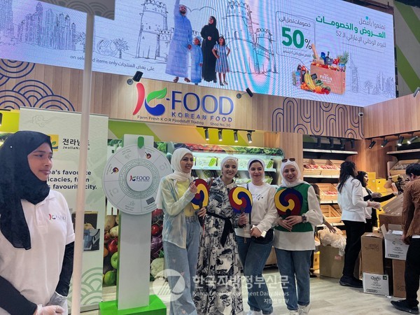 고품질 김·전복·미역·쌀·유자차·배 등 전남 주요 농수산식품의 수출액이 사상 최고치를 경신하면서 세계시장 경쟁력을 입증하고 있다는 평가를 받고 있다. 아랍에미레이트 두바이 판촉행사(사진=조용원 기자/전남도청)