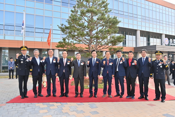 도 소방본부는 24일 김태흠 지사와 김돈곤 청양군수, 주민 등 900여 명이 참석한 가운데 119복합타운 준공식을 개최했다. (사진=충남도)