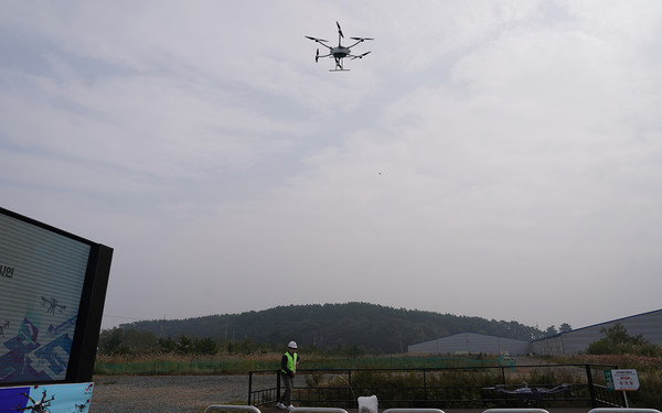 28일 벌천포해수욕장 일원에서 진행된 드론 물류서비스 실증 지원사업 시연회 모습 (사진=서산시)