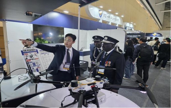‘국민을 위해, 더 안전한 사회를 위해 연대(For the People, Safer Together!)’를 부제로 진행된 전시회에서는 국민의 안전한 일상을 지키기 위한 세계 각국의 치안 및 보안 산업 관련 혁신 기술과 제품들이 선보였다. (사진=인천시)