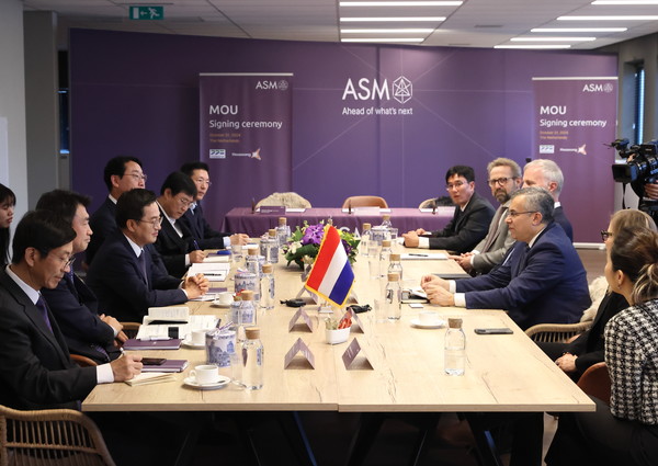 ASM의 한국 투자 내용을 살펴보면, ASM은 지난 2019년 화성시 동탄 첨단산업단지 내에 870억 원을 투자해 반도체 증착장비 연구·제조시설을 설립해 440명을 고용하고 기존 시설 옆에 1,362억 원을 추가 투자해 제2 연구·제조시설을 설립하고 200명 이상을 추가 고용할 계획이며, 해당 신규 시설은 2025년 4월 완공 예정이다. (사진=김미숙기자/사진제공=경기도)