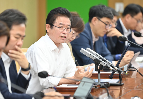 이철우 도지사는 “APEC 성공은 경북이 다시 한번 도약하고 대한민국이 초일류 국가로 나아가는 초석이 될 것”이라며, “역대 가장 성공한 행사를 만드는 것이 미래세대를 위한 우리 모두의 의무”라고 강조했다. (사진=김지수기자/경북도청)