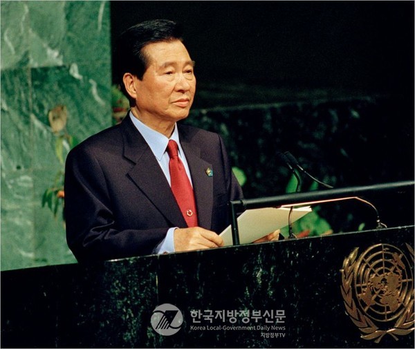 김대중 전 대통령이 200년 12월 스웨덴 오슬로 시청 메인 룸에서 노벨평화상을 수상하고 연설하고 있다(사진=조용원 기자/김대중평화재단)