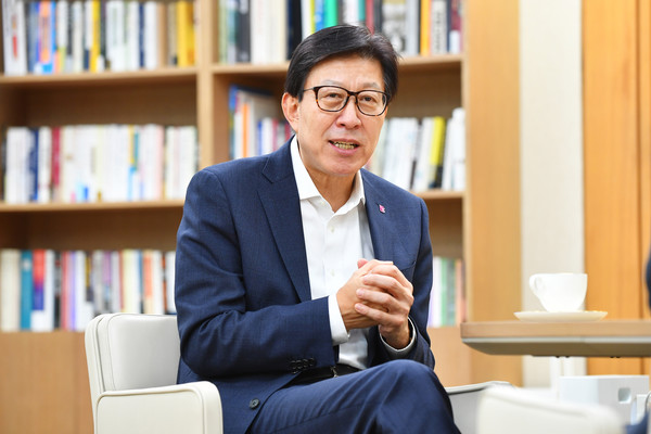 박 시장은 시도민 중심의 행정통합의 마중물 '공론화위원회' 출범식을 앞두고 이같이 말하며, “공론화 과정에 나온 다양한 의견들을 행정통합의 기본구상안과 특별법에 포함해 시도민의 뜻이 정책에 반영될 수 있도록 최선을 다하겠다”고 강조했다. (사진=김지수 기자/부산시청)