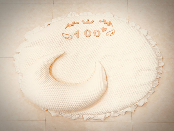 ｢서울아이백일돌컷｣은 백일‧돌 상차림 세트와 배경 천, 백일 아기를 눕힐 수 있는 원형러그, 삼각대, 우드 토퍼 같은 촬영 소품이 마련된 장소를 빌릴 수 있는 서비스로, ｢서울아이백일돌컷｣을 이용할 수 있는 곳은 8곳이다. (사진=김미숙 기자/서울시청)