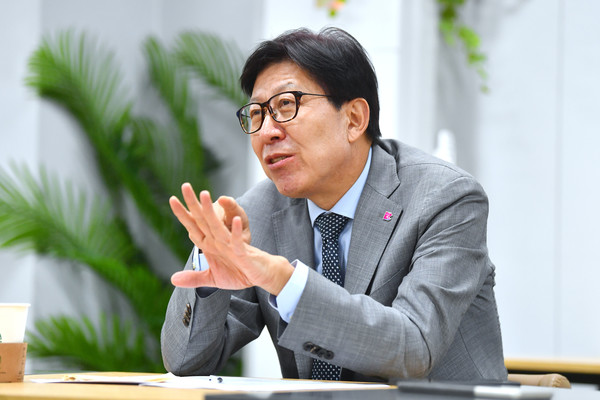 박형준 시장은 "'부산문학관' 건립 추진에 많은 관심을 주신 부산 문학인들의 열의에 보답하기 위해 더욱 속도감 있게 사업을 추진하겠다"고 밝혔다. (사진=김지수 기자/부산시청)