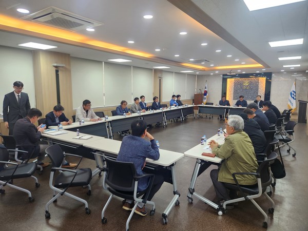 이경곤 경상북도 해양수산국장은 “경북은 대게 산업의 중심지로서 어업인의 생존권과 국민의 먹거리 안전을 지키기 위해 최선을 다하겠다”며 “중앙부처와 협력해 관련법 개정과 유통 질서 확립을 위한 강력한 대책을 마련하겠다”고 말했다. (사진=김지수 기자/경북도청)