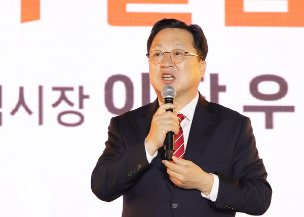이장우 대전시장은 “한뿌리에서 시작한 대전과 충남이 통합하여 세계적 수준의 경쟁력을 갖춰야 대한민국이 수도권 일극체제를 극복하고 미래로 나아갈 수 있다”라며 “통합 추진 과정에서 시·도민 의견을 충실히 듣고 공감대를 형성하도록 노력할 것”이라고 말했다. (사진=김지수 기자/대전광역시청)