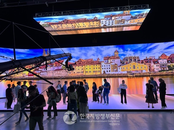 240개 스타트업과 270개 투자사, 국내외 대·중견기업 14 개사가 참가하는 국내 지역 최대 규모의 '2024 광주창업페스티벌'이 광주광역시에서 열린다. 광주 GCC에 설치된 '확장현실(XR) 기반 실감콘텐츠 촬영 스튜디오(사진=조용원 기자/광주시청)