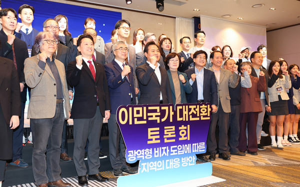 현재 경북도는 연내 광역비자 시범모델 설계를 목표로 도내 시군 주력산업(제조업)에 대해 비자 요건 등을 조사 중이며, 내년에는 해외인재유치센터를 개소, 지역 맞춤형 인력을 선발하여 기업과 매칭할 예정이다. (사진=김지수 기자/경북도청)