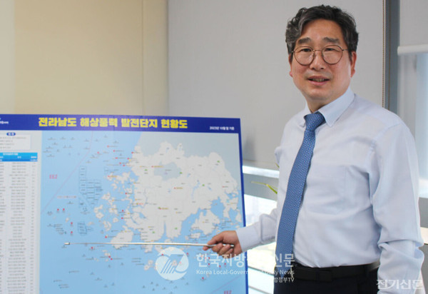 강상구 전남도 에너지산업국장(사진)은 “대한민국 에너지 고속도로는 재생에너지와 인공지능 기술을 결합해 대한민국의 미래 성장동력을 마련하는 혁신 프로젝트”라며 “전남은 이를 통해 지역민과 국가 경제 모두 혜택을 누릴 에너지 생태계를 완성하겠다”고 강조했다.(사진=조용원 기자/전남도청)