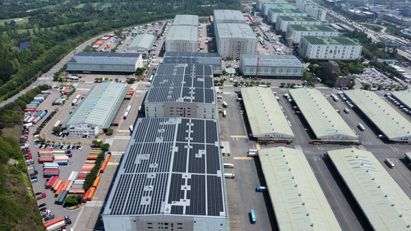 경기도(도지사 김동연)가 산업단지 내 재생에너지 확산을 위해 '산업단지 RE100' 사업을 전개한 결과, 산업단지 관리기본계획을 변경해 태양광 발전사업이 가능한 산업단지가 50개에서 99개로 약 2배 증가했다. (사진=김미숙 기자/경기도청)