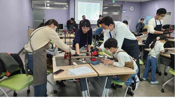 ‘인천아빠 육아천사단’은 인천에 거주하는 0세~9세 자녀를 둔 아빠들을 대상으로 자조 모임, 부모 학교 교육, 애착 증진 프로그램 등을 통해 지속적인 육아 지원을 제공하고 있다. (사진=김미숙 기자/인천시청)