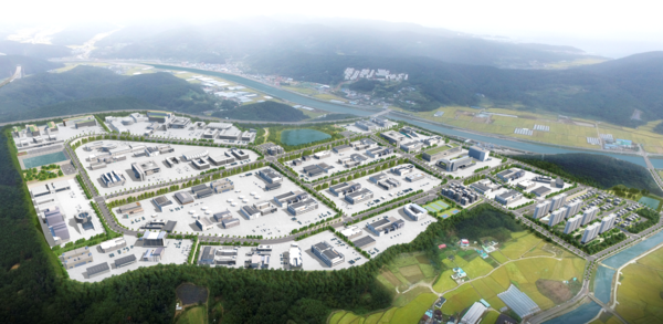 이철우 경상북도지사는 “대내외적으로 어려운 시기이니만큼, 국가 에너지 백년대계인 원전산업에 정부와 여·야가 머리를 맞대야 한다”며, “지금이 우리나라 원전 수출과 기술혁신의 골든타임이며, 향후 차세대 원전 산업생태계 구축을 위해 총력을 다하겠다”고 강조했다. (자료=경북도청)