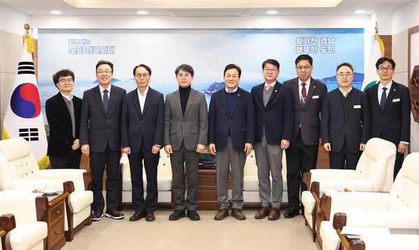 박완수 경남도지사는 낙동강 취수원 다변화 사업 추진에 대한 정부 차원의 선제적인 대책 마련을 건의하며, 무엇보다 환경부의 주민동의를 위한 노력이 우선시되어야 하며, 주민합의가 이루어질수 있도록 적극적인 주민소통을 거듭 당부했다. (사진=김지수 기자/경남도청)