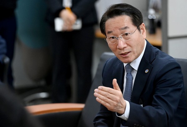 유정복 인천광역시장이 “문화강시(文化强市) 인천을 위한 정책은 시민 중심의 문화, 체육, 관광 정책을 통해 인천이 글로벌 탑텐 도시로 성장하는 강력한 의지를 담고 있다”라며, “앞으로도 인천시는 시민 한 사람 한 사람의 목소리에 귀 기울이며 문화와 체육, 관광의 융합으로 인천의 가치를 높이는 정책을 지속적으로 추진하겠다”라고 강조했다. (사진=김미숙 기자/인천시청)