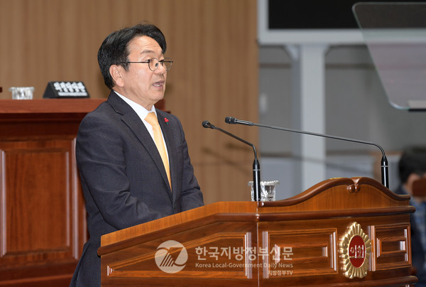 강기정 광주시장은 4일 2025년 첫 시정연설에서 “이제, 광주가 대한민국 성장판 열 때"라며 "더 단단한 민주주의‧더 따뜻한 민생경제 만드는 양손잡이 될것”이라고 밝혔다(사진=조용원 기자/광주시청)