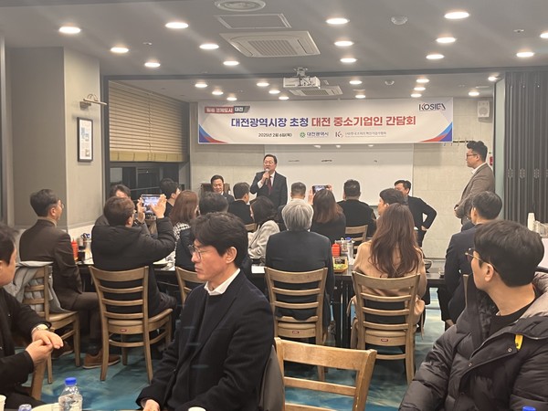 이장우 대전광역시장이 "대전은 혁신과 창의성으로 번영하고 있는 개척자들의 도시이며, 그 중심에는 지역 중소기업들이 있다”라며, "중소기업의 목소리를 경청하고 현장에서의 애로사항을 해결할 수 있는 실효성 있는 정책을 아낌없이 펼치겠다”라고 약속했다. (사진=김지수 기자/대전시청)