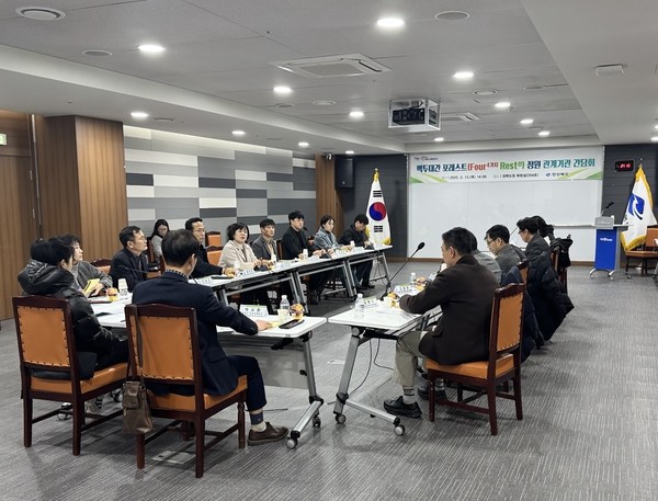 경북도의 명품 산림자산인 백두대간과 낙동정맥에 흩어져 있는 산림관광자원을 ▴아름다운 ‘수목원‧정원’ 속에서 쉼(국립 백두대간 수목원) ▴‘산림레포츠’를 체험하면서 쉼(국립 산림레포츠진흥센터) ▴몸과 마음을 ‘힐링’하는 쉼(국립 산림치유원) ▴‘숲길’을 걸으며 쉼(동서 트레일) 등 ‘숲속 쉼’이라는 4가지 테마로 연결된 산림관광 플랫폼인 ‘백두대간 포레스트 정원’으로 구축해 점 단위의 산림관광자원을 선으로 연결해 정원이라는 면으로 확대하는 대한민국 대표 산림관광 상품으로 성장시켜 나갈 계획이다. (사진=김지수 기자/경북도청)