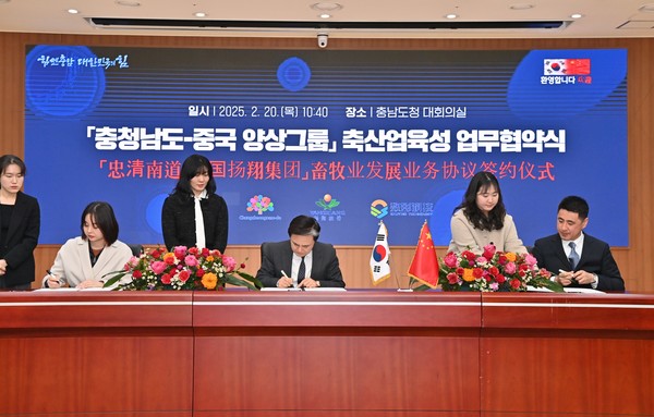 충남도(도지사 김태흠)가 최첨단 ‘양돈빌딩’ 기술과 장비를 도입하고 노하우를 전수받기 위해 중국 대규모 양돈 기업과 손을 맞잡았은 자리에서, 김 지사는 이를 위해 “1조 원 규모의 펀드를 조성해 축산농가를 지원하고 지속적으로 도내 축사시설 현대화를 도모해 나갈 것”이라고 강조했다. (사진=김지수 기자/충남도청)