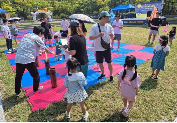 지난해부터 시행된 '인천형 저출생 정책 제1호 ‘아이(i) 플러스 1억드림' 정책은 ▲임산부에게 교통비 50만 원을 지원하는 ‘임산부 교통비 지원’ ▲1세부터 18세까지 중단 없이 지원하는 ‘천사지원금(연 120만 원, 1~7세)’ ▲‘아이(i)꿈수당(월 5~15만 원, 8~18세)’ 등을 통해 출산과 육아에 대한 부담을 경감시켰다. (사진=김미숙 기자/인천시청)