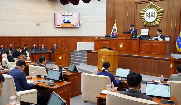 전남 나주시(시장 윤병태)는 민생 안정과 미래 성장동력 확보를 위해 1조1193억 원 규모 2025년도 제2회 추가경정예산안을 편성해 시의회에 제출했다.(사진=조용원 기자/나주시청)