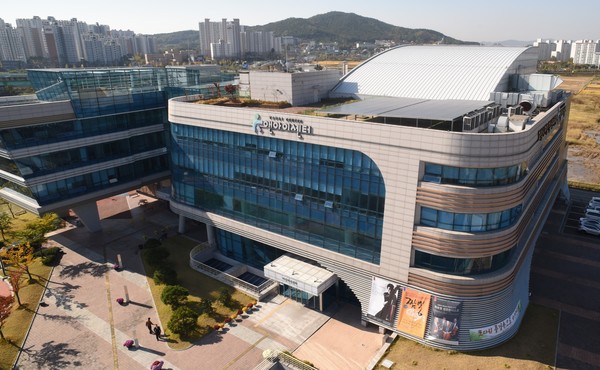 정명근 화성특례시장은 “아이돌봄지원센터 설립을 통해 시민들이 체감할 수 있는 실질적인 변화로서 저출생 문제 해결과 양육 지원의 새로운 모델로 자리잡을 것으로 기대하고 있다”며 “앞으로도 지역사회 발전과 시민들의 복지 증진을 위해 다양한 사업을 추진하겠다”고 강조했다. (사진=김미숙 기자/화성시청)