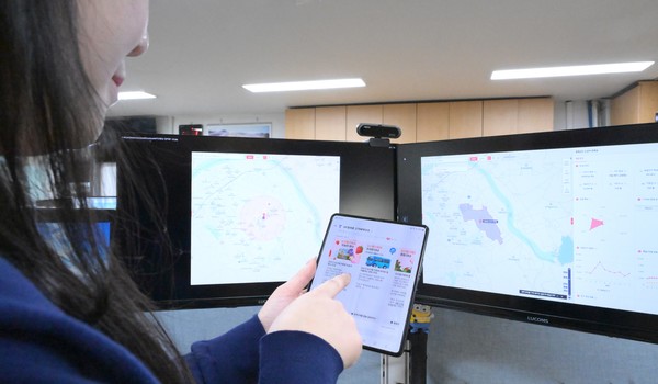 백성현 논산시장은 “효율성을 높인 스마트 관광 시스템을 바탕으로 ’2025~2026 충남방문의 해’, 나아가 2027논산세계딸기산업엑스포를 찾는 관광객들에게 맞춤형 정보를 제공하여 편리하게 축제를 즐길 수 있는 환경을 조성하는 것은 물론 지역 경제 활성화 효과를 거둘 수 있도록 지속적으로 노력하겠다”고 강조했다. (사진=김지수 기자/논산시청)