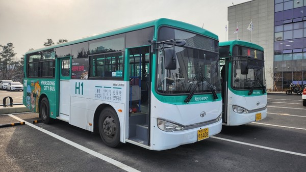 화성특례시의 ‘AI 안전운전 솔루션’은 그 성과를 인정받아 전국 81개의 지방정부와 공공기관에서 총 227개의 정책이 치열하게 경쟁하는 2024년「제20회 대한민국 지방자치경영대전」에서 공공기관 혁신분야 행정안전부 장관상을 수상했다. AI 및 데이터 기반 행정과 교통안전을 동시에 실현한 우수사례로, 화성시의 선도적인 역량을 다시 한번 입증한 셈이다. (사진=김미숙 기자/화성시청)