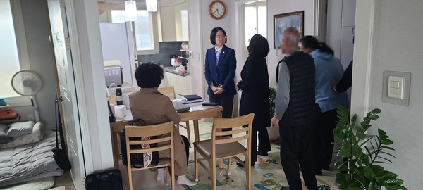 대전광역시(시장 이장우)가 민관 협업으로 층간소음 3단계 갈등 대응체계를 구축하고, 지난해 전국 최초로 발족한 ‘명예 층간소음관리위원회’를 통한 '공동주택 층간소음 해소 전문 컨설팅'을 본격화한다. (사진=김지수 기자/대전시청)