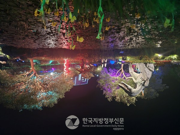 해남공룡박물관과 함께하는 제3회 해남공룡대축제(사진 야간개장)는 가족들에게 잊지 못할 어린이날 선물이 될 것이며, 공룡을 사랑하는 어린이들과 부모들에게 특별한 시간을 선사할 예정이다.(사진=조용원 기자/해남군청)