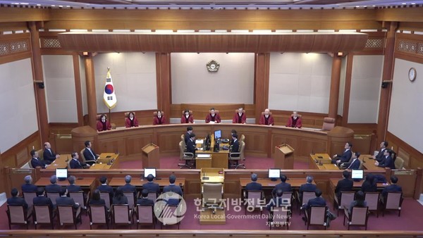 2025년 4월 4일 오전 11시 22분, 헌법재판소는 윤석열 대통령에 대한 탄핵심판에서 재판관 8인 전원의 만장일치 의견을 바탕으로 대통령 파면을 선고했다.(사진=조용원 기자/헌법재판소) 