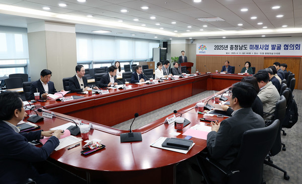 다양한 분야의 미래사업 발굴을 통해 충남은 지역 특성을 극대화한 맞춤형 발전 전략을 수립할 수 있을 것으로 보인다. 예를 들어, 농업·농촌 구조 개혁 및 탄소중립경제 선도는 지역의 전통 산업을 혁신하고, 신산업 창출을 통한 경쟁력 강화를 가져올 전망이다. (사진=김지수 기자/충남도청)