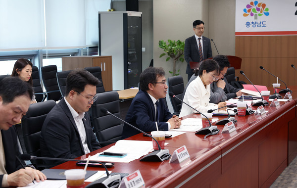 충남도는 전문가 및 관계자들이 모여 체계적인 아이디어 발굴과 평가를 통해 선도적인 미래사업을 구상함으로써, 국가 경제 재편 및 지속 가능한 산업 육성의 모범 사례로 자리매김할 것으로 기대된다. 충남의 이번 전략적 시도가 지역뿐 아니라 전국적인 파급 효과를 불러일으킬 날이 머지않았음을 시사한다. (사진=김지수 기자/충남도청)