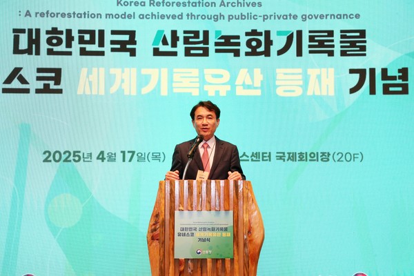 김진태 지사는 “이제는 산림도 경제”라며, “친환경 방식으로 추진 중인 설악산 오색케이블카, 전국 최초의 산림이용진흥지구 조성 등 선배들이 이룩한 산림녹화의 성과를 훼손하지 않으면서도, 산림을 경제자원으로 발전시키겠다”고 전했다. (사진=김미숙 기자/강원도청)