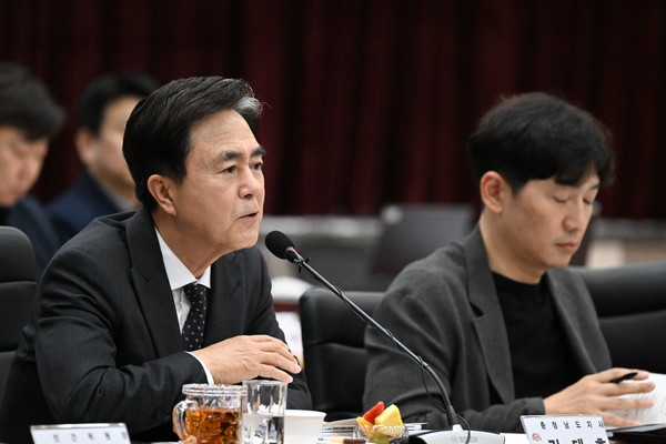 김태흠 충남도지사는 “충남의 감축 성과는 중앙정부와 시민사회가 함께 만들어 낸 결과”라며 “지방정부가 나머지 2030 국가 온실가스 감축 목표(NDC)를 달성하는 핵심 주체가 될 것”이라고 강조했다. (사진=김지수 기자/충남도청)