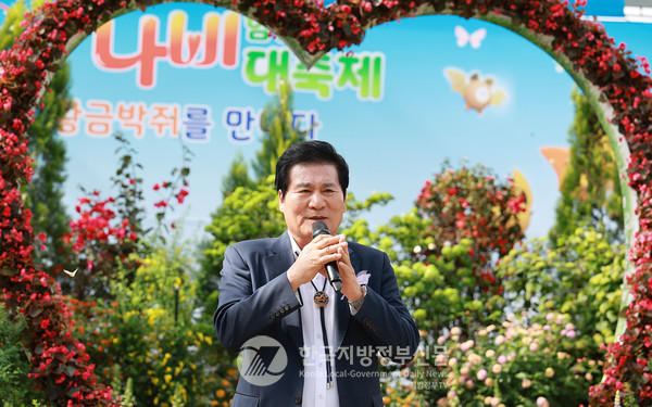 이상익 함평군수는 “함평나비대축제는 오랜 시간 지역과 함께 성장해 온 함평의 자부심”이라며 “아이부터 어르신까지 모두가 자연과 생명의 소중함을 느낄 수 있는 축제에 많은 참여를 바란다”고 말했다.(사진=조용원 기자/함평군수)