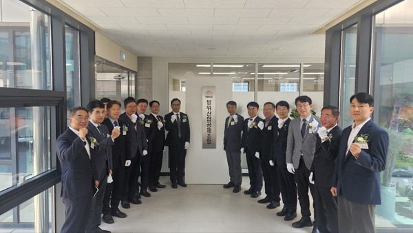 경남도(도지사 박완수)는 사천, 거제, 창원 일대를 축으로 한국항공기(KFX) 사업, 잠수함·구축함 건조, 무인체계 개발 등 대형 방산 프로젝트가 진행되면서 방위 산업 집적도가 전국 최고 수준으로 평가받고 있는 가운데, 공제조합 경남센터의 금융·보증 지원이 더해져 중소·중견 방산업체의 해외 진출과 기술 국산화에 속도가 붙을 것으로 전망된다. (사진=김지수 기자/경남도청)