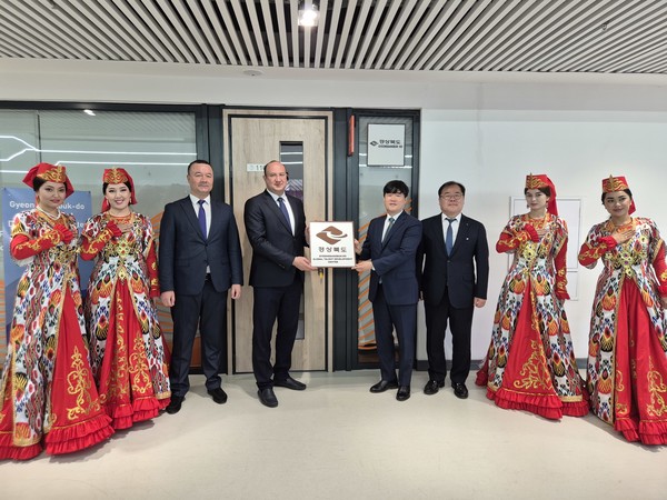 경북도(도지사 이철우)가 최근 우즈베키스탄 타슈켄트에 ‘경상북도 해외인재유치센터’를 공식 개소하며, 전국 지방정부 중 처음으로 광역형 비자 제도에 선제적으로 대응할 현지 거점을 구축했다. (사진=김지수 기자/경북도청)