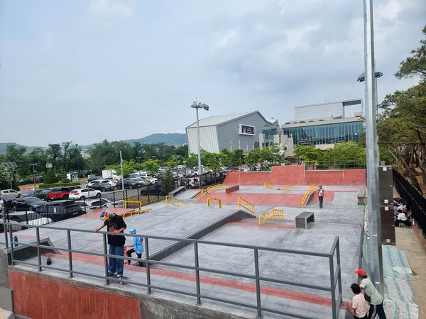 안동 익스트림파크경기장은 올해 국내 지방정부 중 최초로 ‘스트리트’와 ‘파크’ 두 종목 모두 공식 공인을 획득했다. (사진=김지수 기자/안동시청)