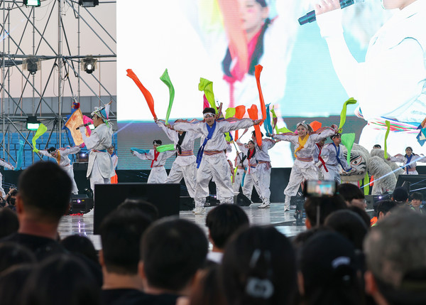 세계조정선수권대회 개최를 통해 국제 스포츠 도시로 발돋한 충북 충주시(시장 조길형)가 이번에는 ‘충주 다이브 페스티벌’로, 문화예술·체험·먹거리 콘텐츠와 결합해 체류 시간을 대폭적으로 연장하고 지역 숙박업·외식업·관광업 전반에 새로운 활력을 불어넣겠다는 목표다. (사진=김지수 기자/충주시청)