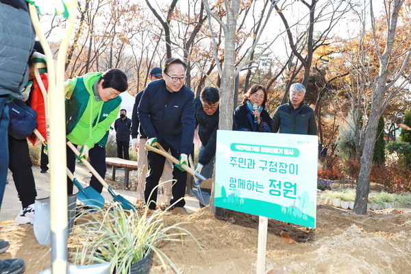 유성훈 금천구청장은 “녹지와 공원 확대는 단순 조경이 아닌, 주민 건강·환경 안전·사회 연대까지 아우르는 종합 복지 정책”이라며 “앞으로도 ‘녹색도시 금천’을 향한 여정을 멈추지 않겠다”고 말했다. (사진=김미숙 기자/금천구청)