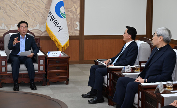  유정복 인천광역시장은 “암 치료 이후의 삶도 치료만큼이나 중요하다”라며 “환자와 보호자가 겪는 불안과 우울을 혼자 감당하지 않도록 인천시가 의료기관 및 관련 단체들과 함께 든든한 동반자가 되겠다”고 역설했다. (사진=김미숙 기자/인천시청)