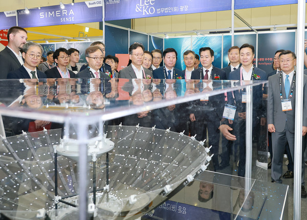 중국, 일본, 인도 등 아시아 주요 국가들이 우주 탐사 및 상업용 위성 시장 주도권을 놓고 치열한 경쟁을 벌이는 가운데, 대전광역시(시장 이장우)가 ‘아시아 우주 거점’으로 자리매김하며 국내 기업들은 물론, 아시아 전체 우주 산업 가치 사슬(value chain)에 중추적 연결축(허브) 역할을 하게 될 전망이다. (사진=김미숙 기자/대전시청)